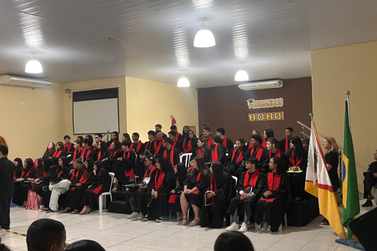 Escola Estadual Aldo Angelini realiza formaturas do 9&ordm; ano e do Ensino M&eacute;dio