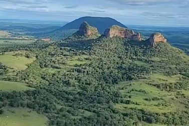 Tr&ecirc;s Pedras, em Bofete, &eacute; destino de natureza e aventura perto de Porangaba