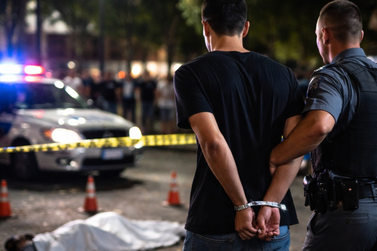 Jovem &eacute; preso suspeito de homic&iacute;dio ap&oacute;s briga em pra&ccedil;a de Bofete