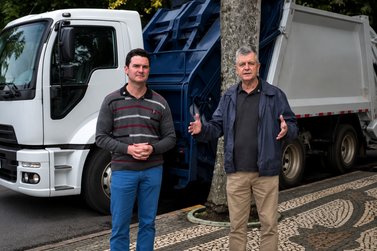 Ces&aacute;rio Lange recebe novo caminh&atilde;o de coleta de lixo para refor&ccedil;ar limpeza urbana