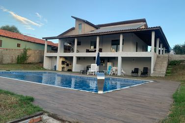 Ch&aacute;cara &agrave; venda - 176m&sup2; - COLINAS DOS ALPES
