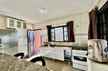 Ch&aacute;cara &agrave; venda - 180m&sup2; - &Aacute;rea Rural de Porangaba
