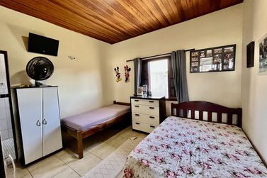 Ch&aacute;cara &agrave; venda - 180m&sup2; - &Aacute;rea Rural de Porangaba