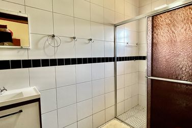 Ch&aacute;cara &agrave; venda - 180m&sup2; - &Aacute;rea Rural de Porangaba