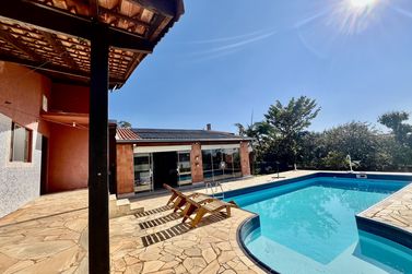 Ch&aacute;cara &agrave; venda - 180m&sup2; - &Aacute;rea Rural de Porangaba