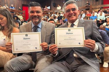 Prefeito J&acirc;nio Natal e vice Paulinho s&atilde;o diplomados em solenidade