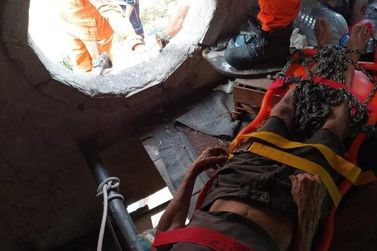 Bombeiros e SAMU realizam resgate em &aacute;rea de dif&iacute;cil acesso em Arraial D&rsquo;Ajuda