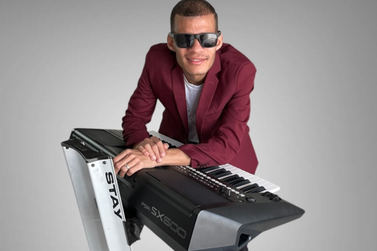 Eduardinho dos Teclados faz sucesso na internet com milh&otilde;es de visualiza&ccedil;&otilde;es