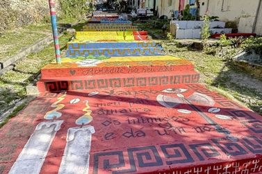 Escadaria de Nossa Senhora d&rsquo;Ajuda recebe novas pinturas art&iacute;sticas