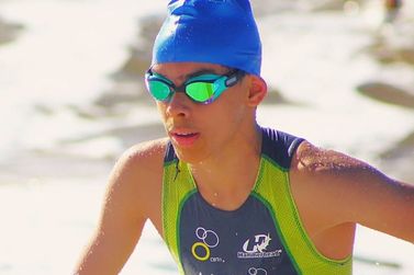 Jovem atleta de Porto Seguro &eacute; vice-campe&atilde;o brasileiro de Aquathlon no ES