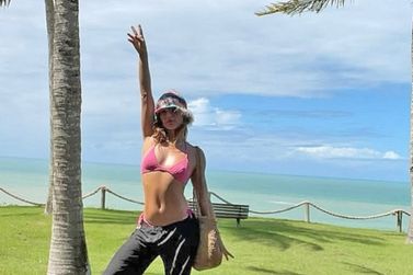 Atriz Isis Valverde curte dias em Cara&iacute;va e registra momentos no para&iacute;so baiano