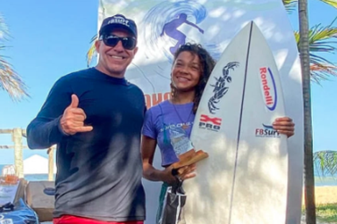 Jokanas Surf transforma Cabr&aacute;lia em palco do surf feminino no sul da Bahia