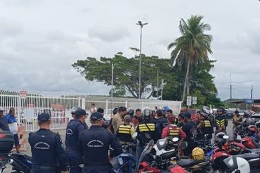 Conflito entre mototaxistas, taxistas e motoristas de aplicativo causa tumulto