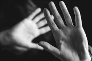 Jovem de 21 anos &eacute; v&iacute;tima de estupro ao voltar do trabalho em Eun&aacute;polis