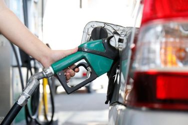 Petrobras reduz pre&ccedil;o da gasolina A em 5,2% a partir desta ter&ccedil;a