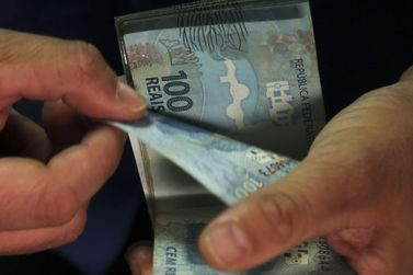 Governo projeta novo sal&aacute;rio m&iacute;nimo de R$ 1.717 para 2027