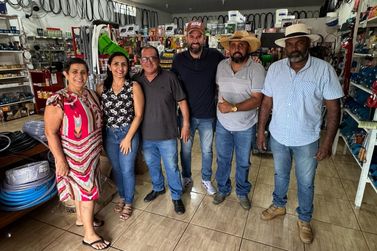Deputado Nim Barroso visita com&eacute;rcios em Urup&aacute; e ouve demandas de empres&aacute;rios