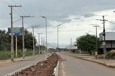 Munic&iacute;pio instala ilumina&ccedil;&atilde;o antifurto na Estrada dos Periquitos