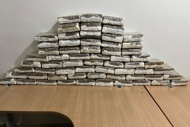 PM apreende mais de 65 quilos de maconha e prende duas pessoas