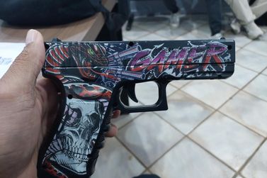 Pol&iacute;cia apreende simulacro de arma de fogo em escola estadual em Porto Velho
