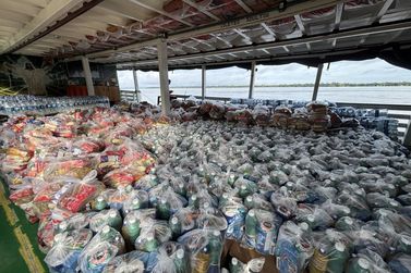 Popula&ccedil;&atilde;o ribeirinha recebe mais de 5 mil quilos de alimentos