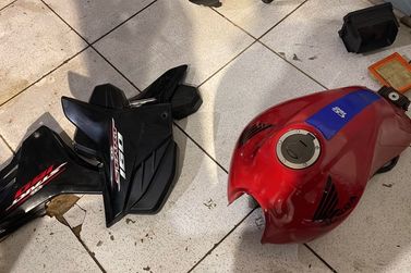 PM encontra motocicleta furtada parcialmente desmontada, na zona Sul da capital
