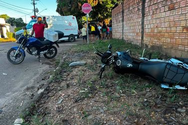 Jovem perde a vida ap&oacute;s grave colis&atilde;o entre carro e moto, na zona Leste da capital