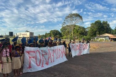 Manifesta&ccedil;&atilde;o ind&iacute;gena bloqueia a BR-364 em distrito de Cacoal