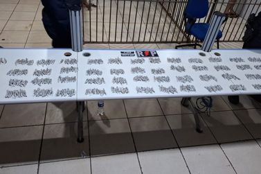 Opera&ccedil;&atilde;o Satura&ccedil;&atilde;o apreende quase 500 por&ccedil;&otilde;es de maconha e prende suspeito por tr&aacute;fico