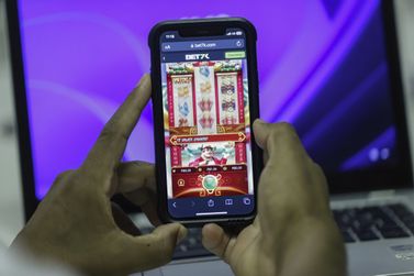 Benefici&aacute;rios de programas sociais t&ecirc;m acesso a bets bloqueado no Brasil