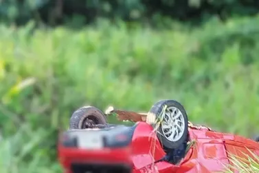 Colis&atilde;o frontal entre carro e bitrem deixa cinco mortos na BR-364 