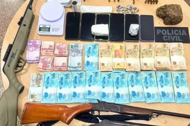 Investiga&ccedil;&atilde;o de homic&iacute;dio termina com duas pris&otilde;es e apreens&atilde;o de armas e drogas