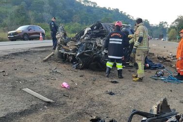 V&Iacute;DEO: Colis&atilde;o frontal entre Fiat Toro e carreta deixa quatro mortos na BR-364 em Rond&ocirc;nia