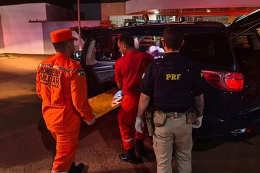 Beb&ecirc; nasce dentro de viatura da PRF ap&oacute;s parto come&ccedil;ar a caminho do hospital