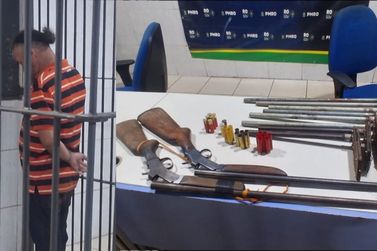 Homem com mandado de pris&atilde;o &eacute; levado a Porto Velho com 10 armas apreendidas