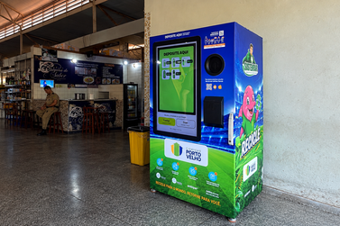M&aacute;quina paga por recicl&aacute;veis e transforma lixo em dinheiro em Porto Velho