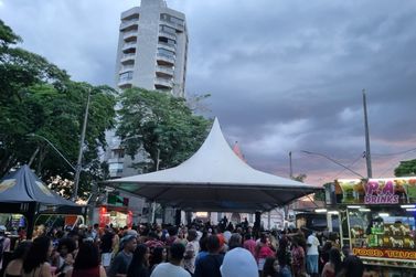 Domingo foi Dia do Samba em Pouso Alegre, comemorado na Praça João Pinheiro
