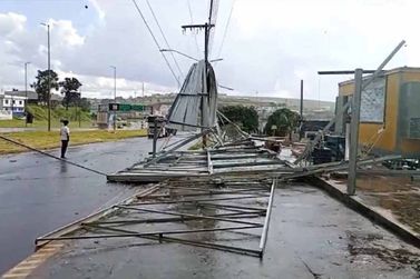 Ventania na tarde desta terça-feira (5) causa danos na região do Ipiranga