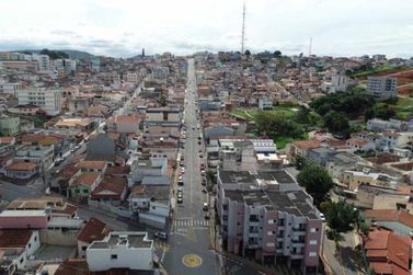 Vias públicas de Pouso Alegre interditadas para obras de drenagem e recapeamento