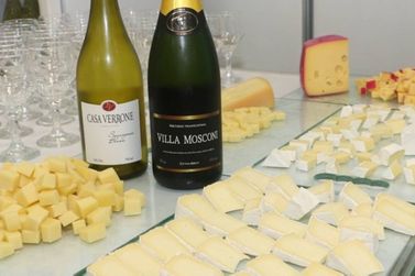 Do presente ao prato da ceia: como integrar o queijo &agrave; mesa nas festas natalinas