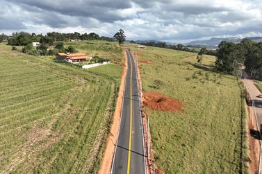 Moradores do bairro Sarp&atilde;o, em PA, comemoram asfalto na estrada de acesso&nbsp;