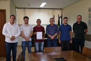 Licen&ccedil;a-paternidade ser&aacute; ampliada de 5 para 20 dias ao servidor municipal em PA
