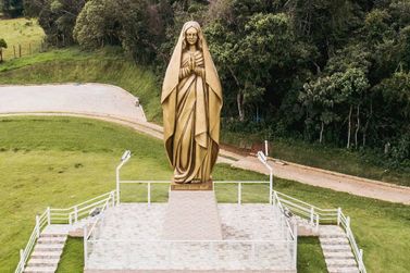 Devotos celebram Santa Sara Kali em PA, protetora da fertilidade e dos povos ciganos