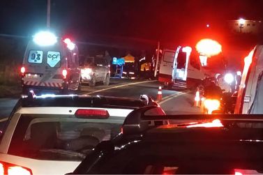 V&iacute;deo: colis&atilde;o na BR-459 mobiliza grande opera&ccedil;&atilde;o de resgate em Pouso Alegre