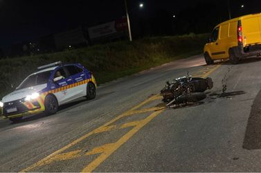 Motociclista de aplicativo &eacute; intubada ap&oacute;s grave acidente na BR-459 em Pouso Alegre