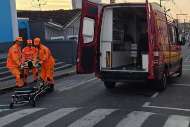 Motociclista gr&aacute;vida e filho de 6 anos ficam feridos ap&oacute;s acidente no Sul de Minas