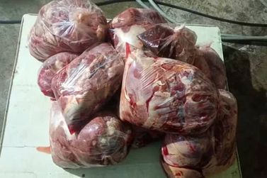 Pol&iacute;cia apreende 165 Kg de carne de cavalo em abate clandestino. Dois homens presos&nbsp;