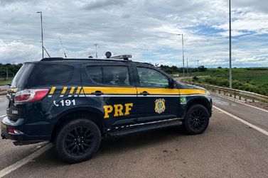 Motociclista de 61 anos morre ap&oacute;s colis&atilde;o com van na Fern&atilde;o Dias em Pouso Alegre