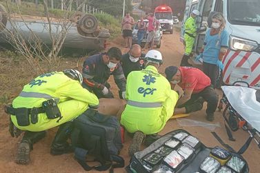 Motorista fica gravemente ferido ap&oacute;s capotamento na MG-173, em Concei&ccedil;&atilde;o dos Ouros