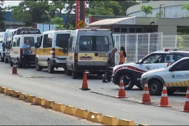 Operação conjunta fiscaliza transportes escolares em Registro